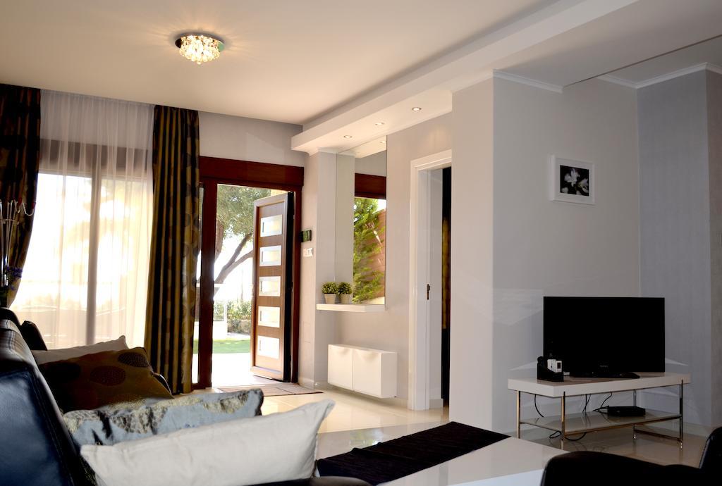Darlex Apartments Galatex Beach Center Limassol Værelse billede